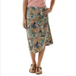 Patagonia Dream Song Skirt Women’s Size Small Floral Ruched Side Soft Knit.